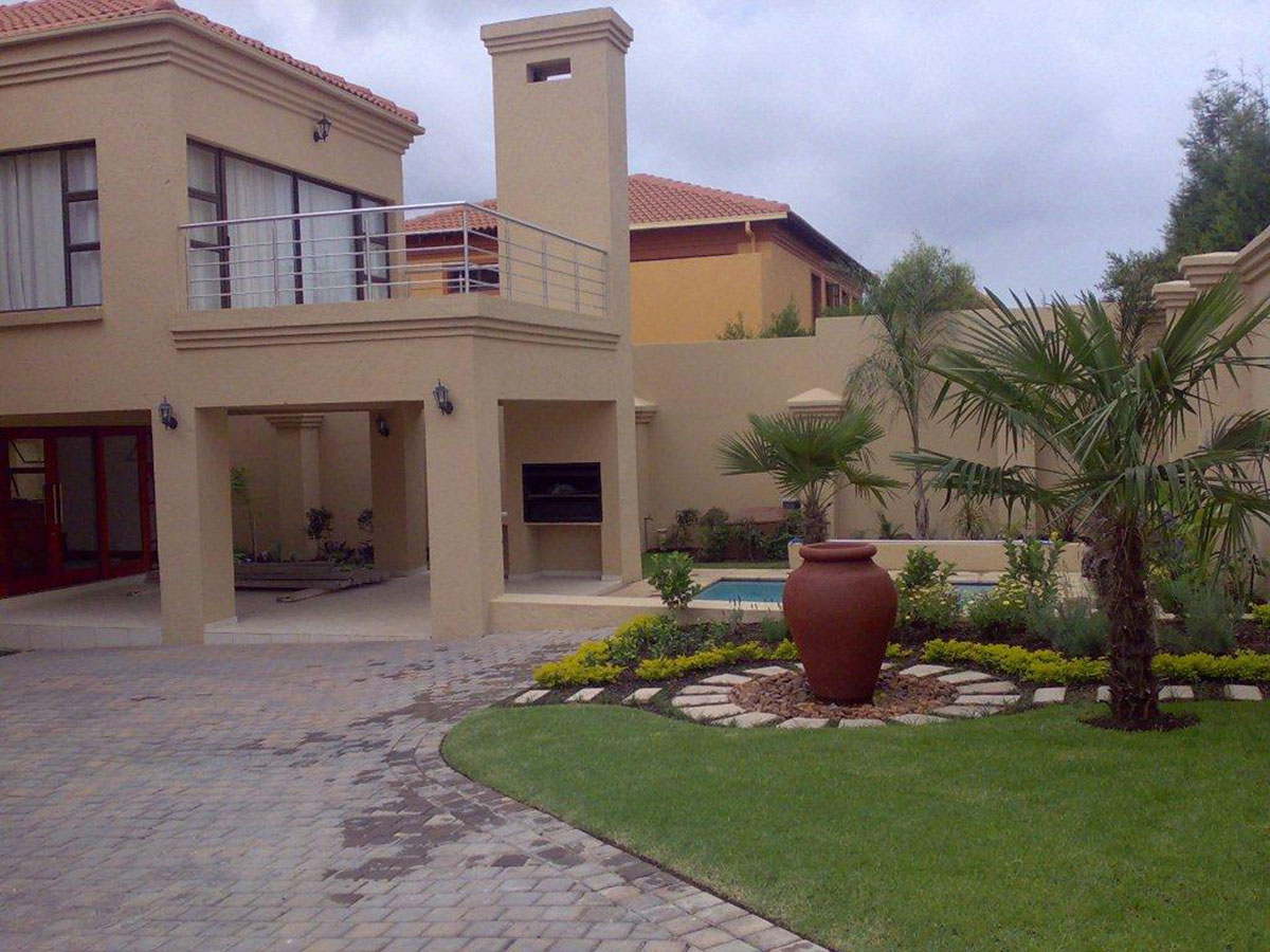 Double storey luxury home in Dainfern with pool and landscaped garden